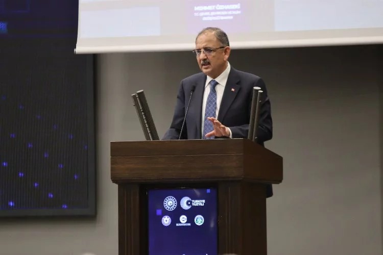 Çevre, Şehircilik ve İklim Değişikliği Bakanı Mehmet Özhaseki, İzmir’de iş dünyasıyla bir araya geldi.