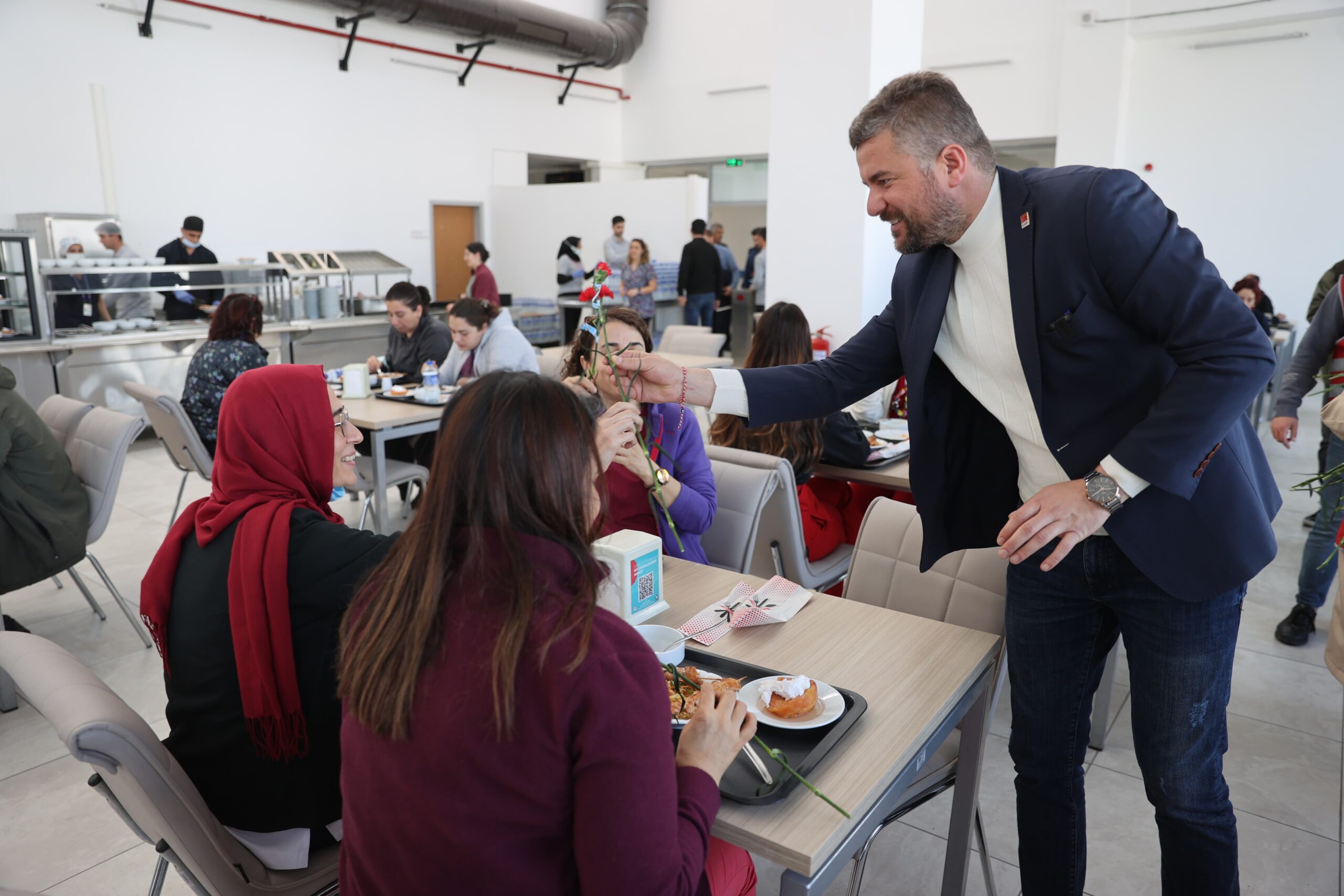 CHP’li Duman’dan sağlık çalışanlarına sürpriz