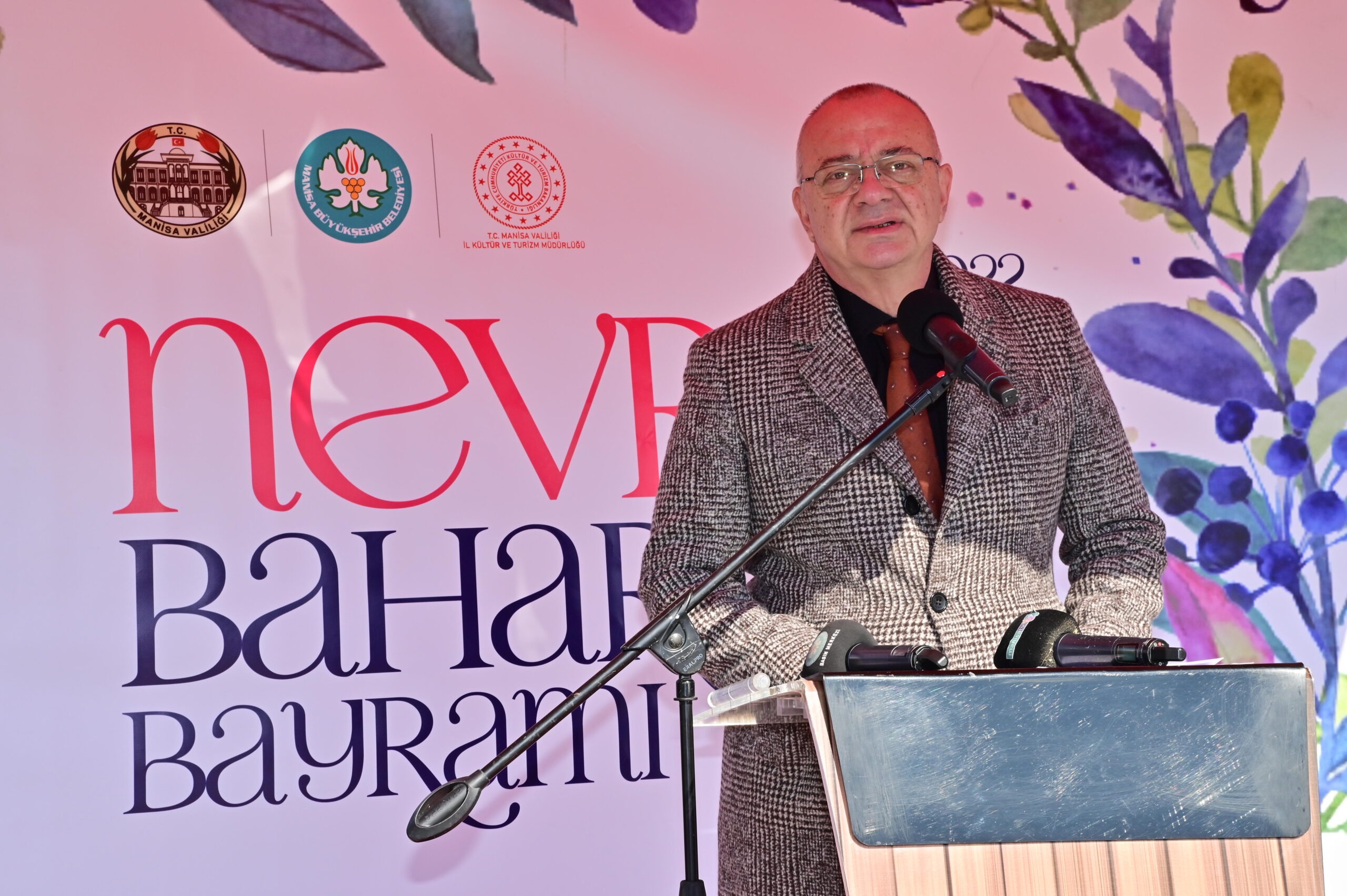 Manisa Büyükşehir Belediye Başkanı Cengiz Ergün, Nevruz dolayısıyla mesaj yayınlayarak, tüm Manisalıların nevruzunu tebrik etti.