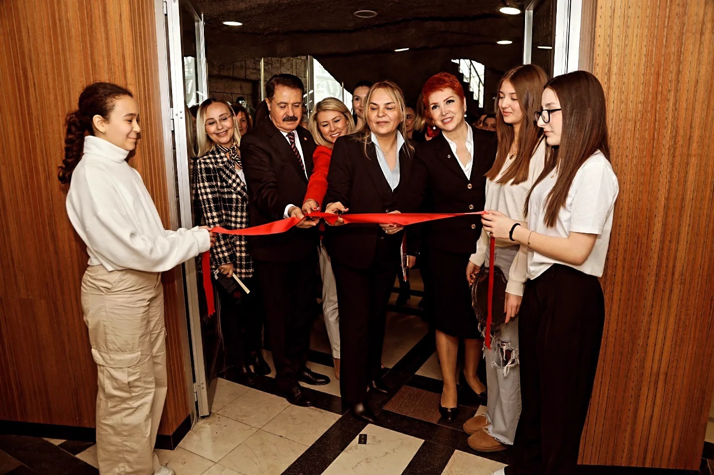 Başkan Cemil Deveci Başarılı İş Kadınları Zirvesi’ne Katıldı