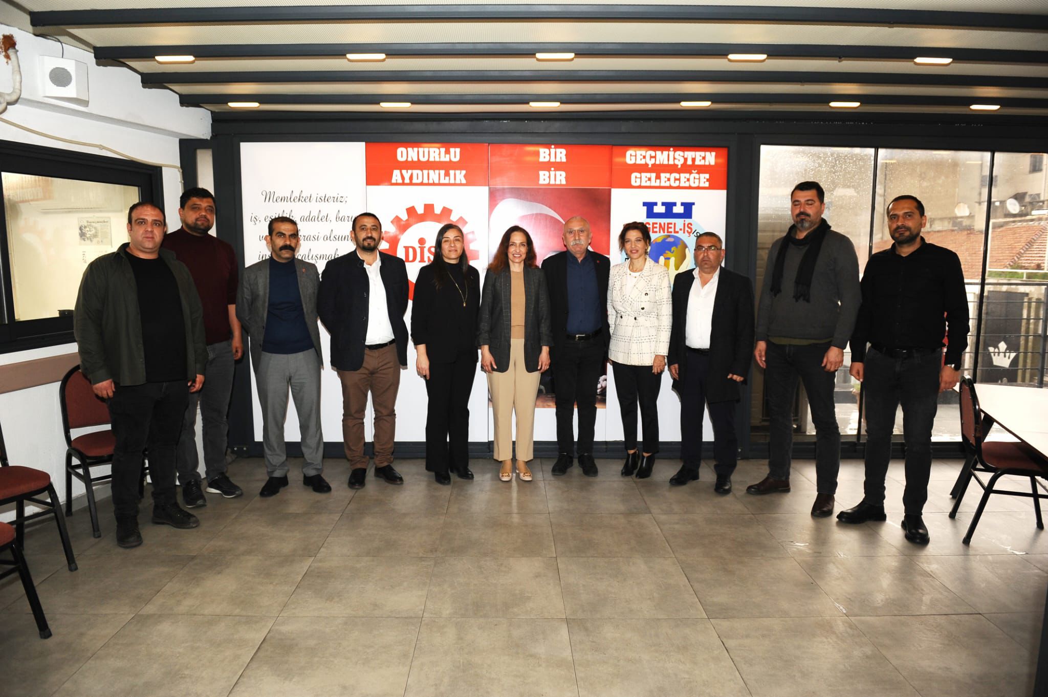 CHP Karşıyaka Adayı Ünsal sendika temsilcileriyle buluştu