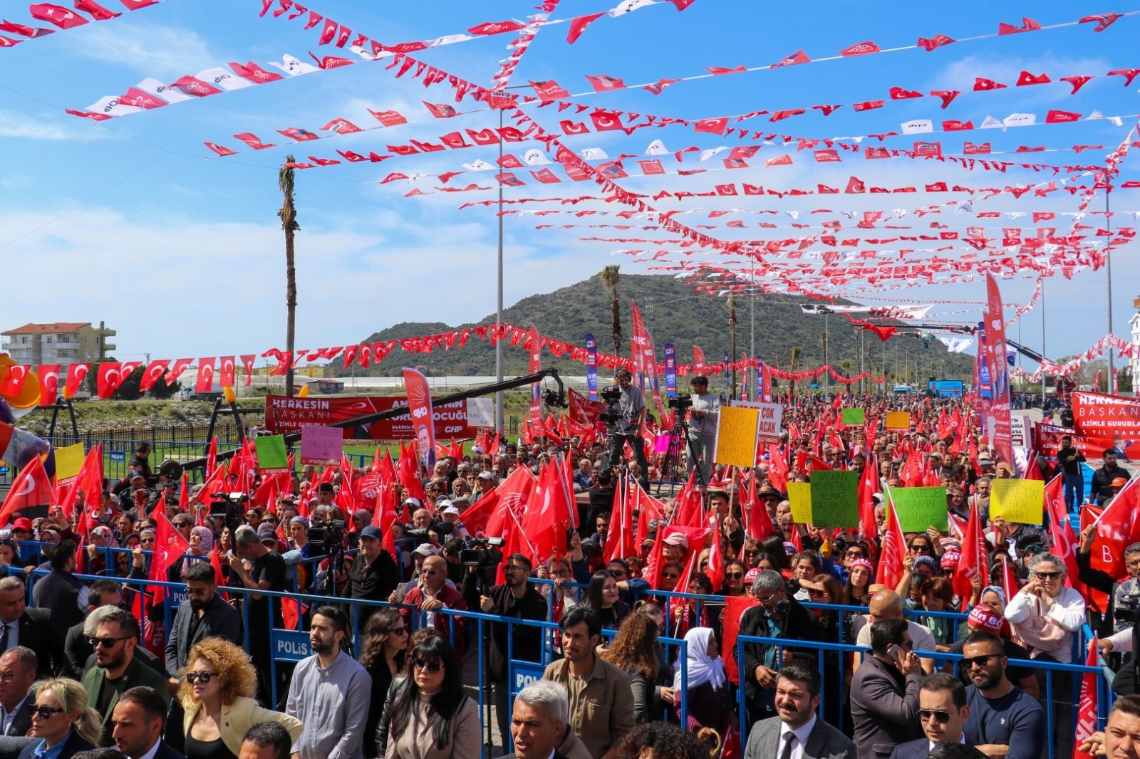 BAŞKAN YILMAZ’DAN MİTİNG GİBİ TOPLU AÇILIŞ TÖRENİ