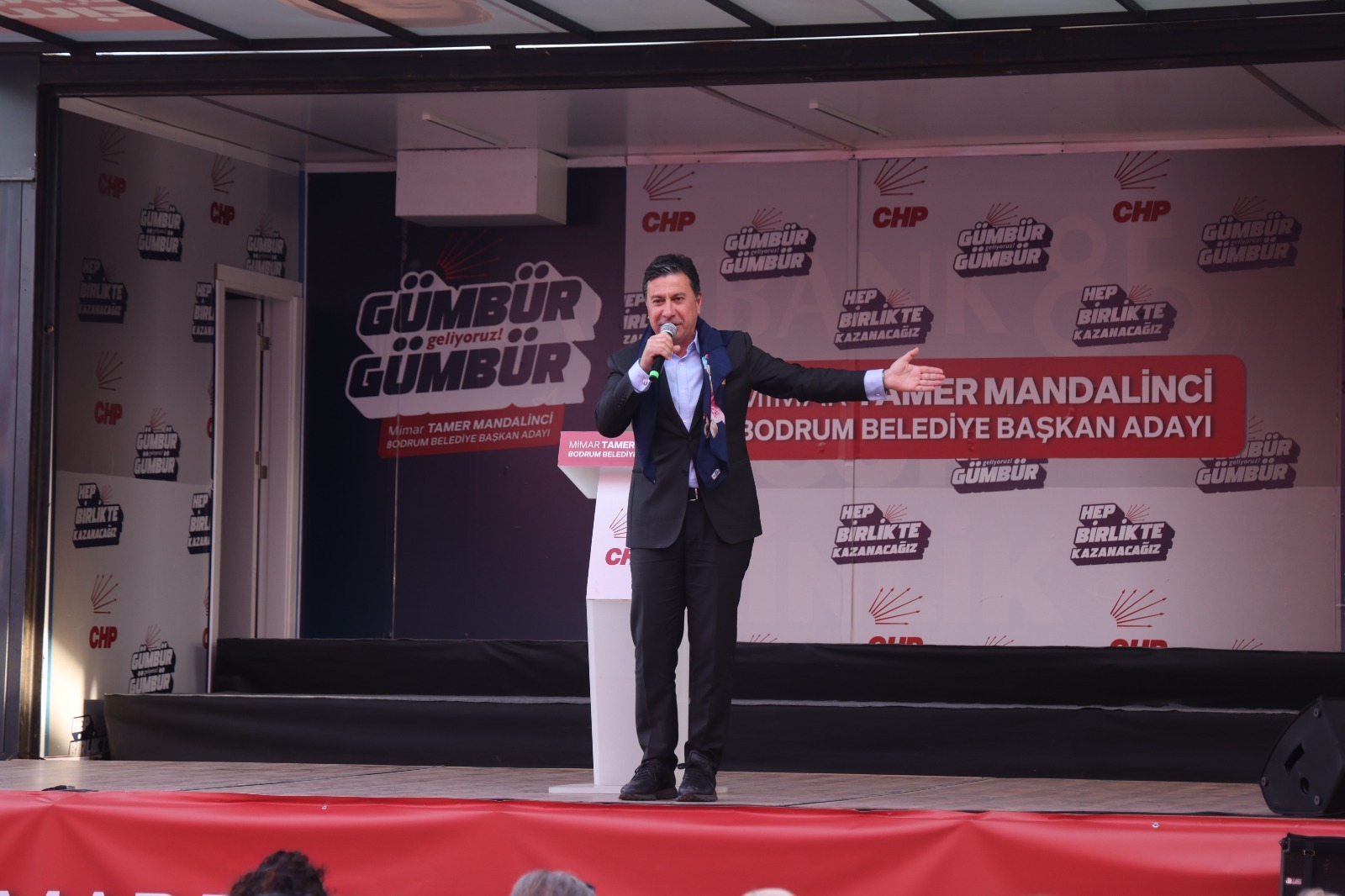 CHP Muğla Büyükşehir Belediye Başkanı adayı Ahmet Aras, Bodrum Ortakent’te miting düzenledi