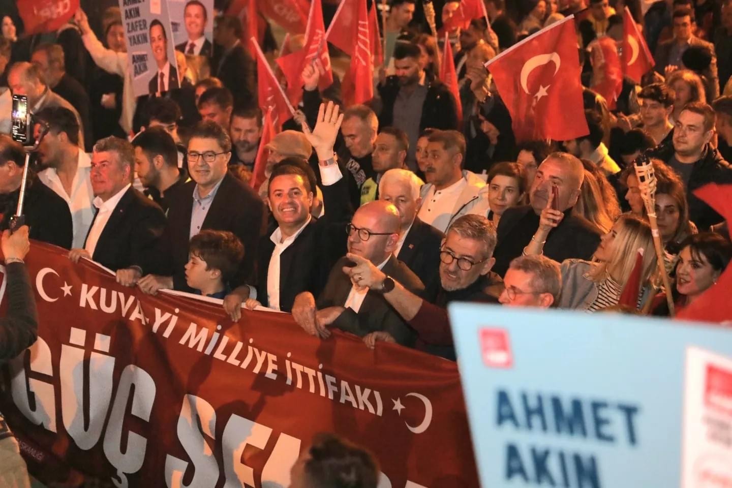 CHP’Lİ AHMET AKIN’LA BALIKESİR’DE TARİHİ COŞKU YAŞANDI…