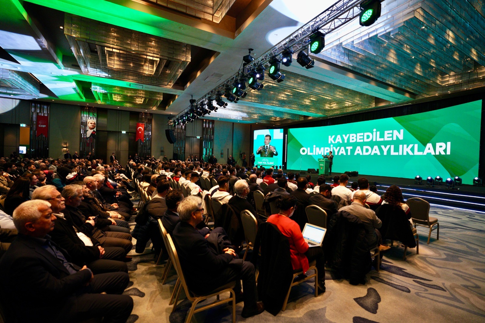 İBB Başkanı Ekrem İmamoğlu, 10x10=100 Büyük Proje’ toplantılarının altıncısını, “Olimpik kent İstanbul için tam yol ileri” başlığıyla gerçekleştirdi.