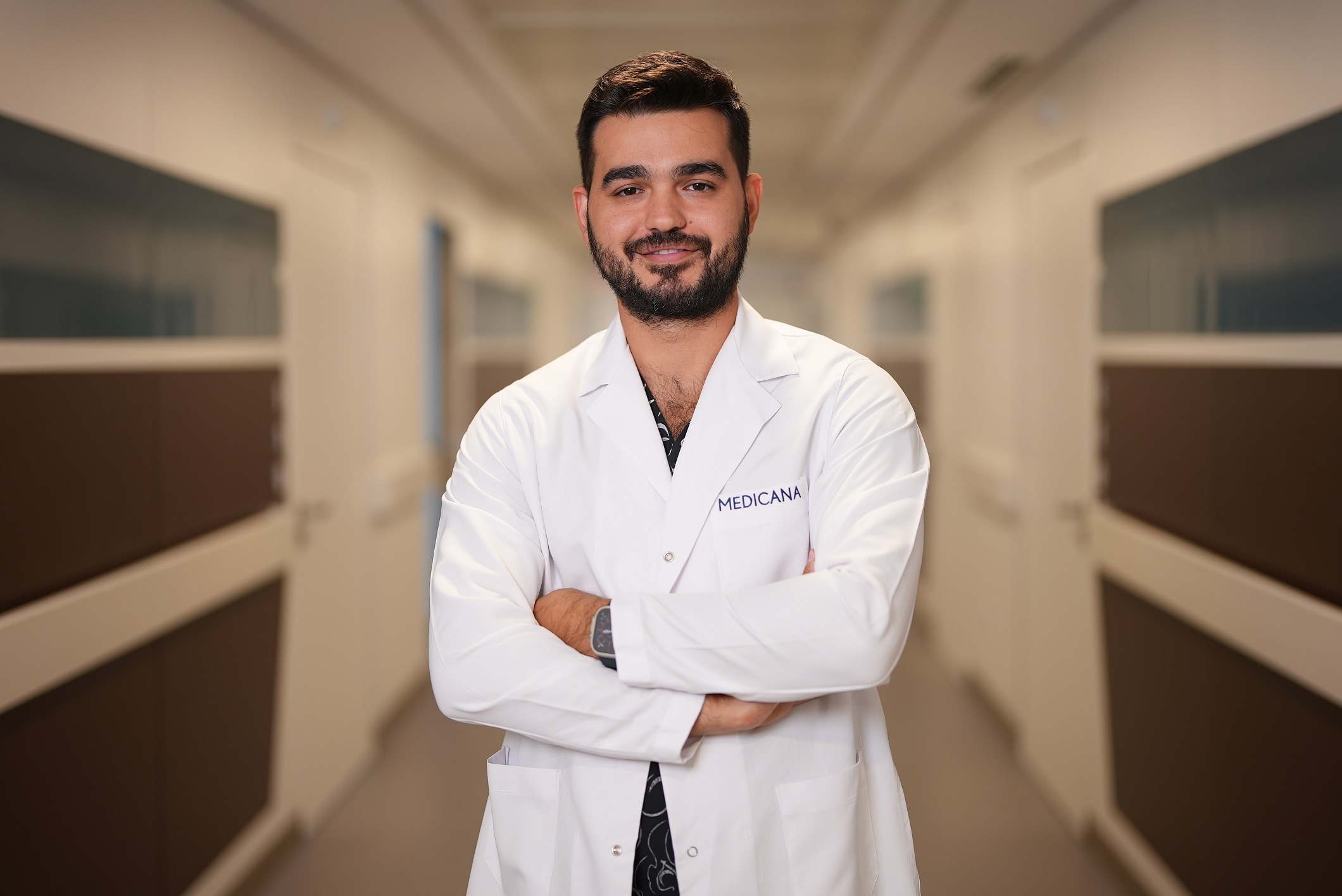 Beyin Cerrahisi Uzmanı Op. Dr. Tuğberk Özdemir, beyin tümörü tedavisinde çığır açacak bir yeniliğe imza attı.