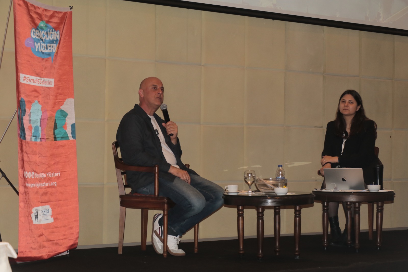 Özlale’den gençlere tam destek