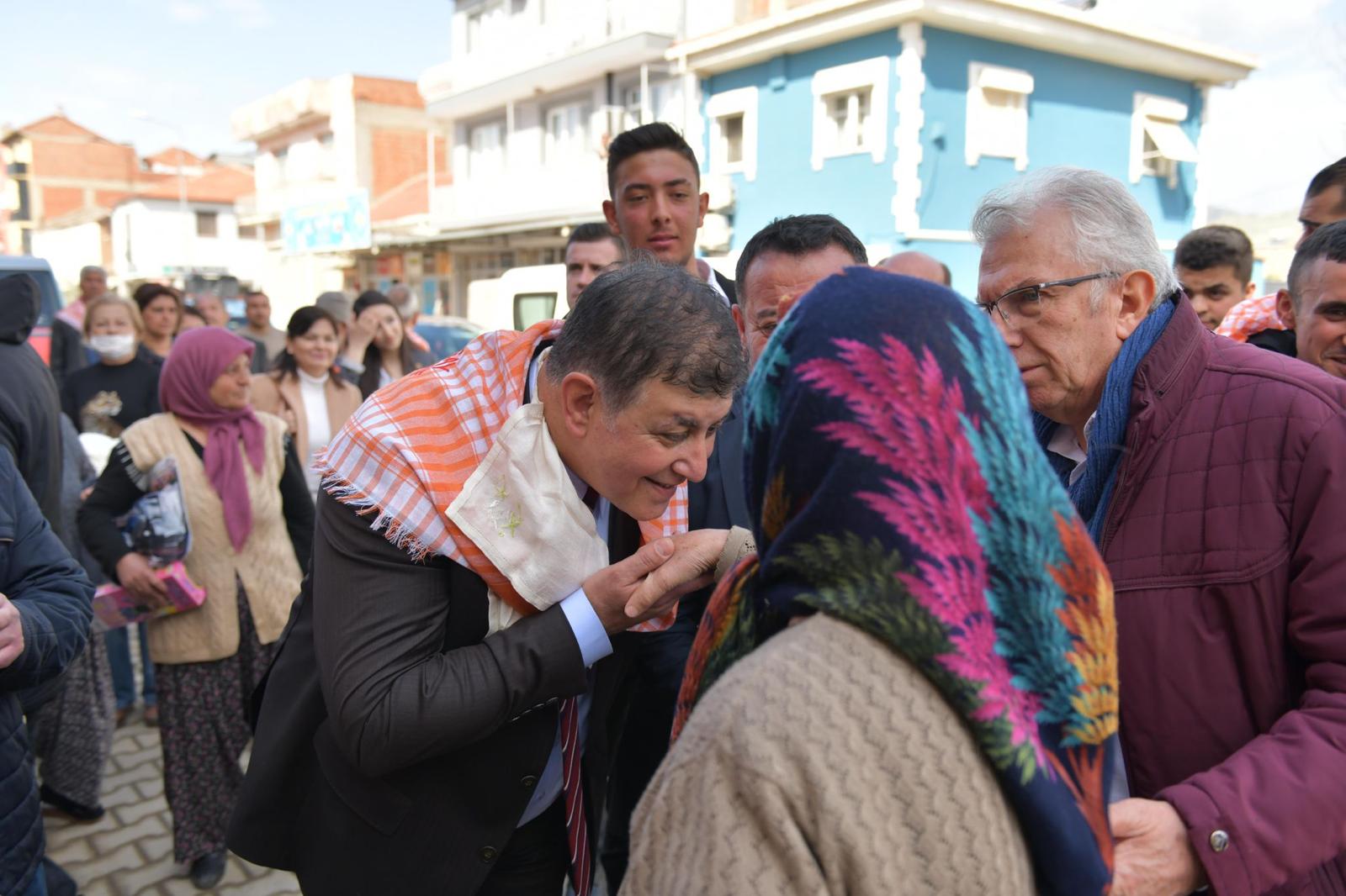 CHP'nin İzmir Büyükşehir Belediye Başkan Adayı Dr. Cemil Tugay, Ödemiş'te yurttaşlarla bir araya geldi.
