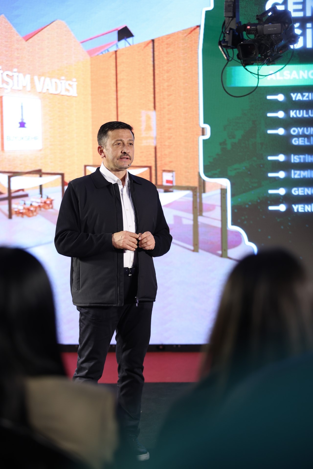 Hamza Dağ, Gençlik Lansmanı kapsamında gençlerle bir araya gelerek gençlere yönelik projelerini açıkladı