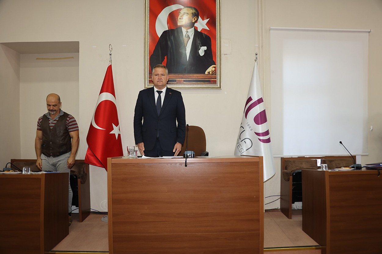 URLA’DA YENİ DÖNEMİN İLK MECLİS TOPLANTISI GERÇEKLEŞTİ