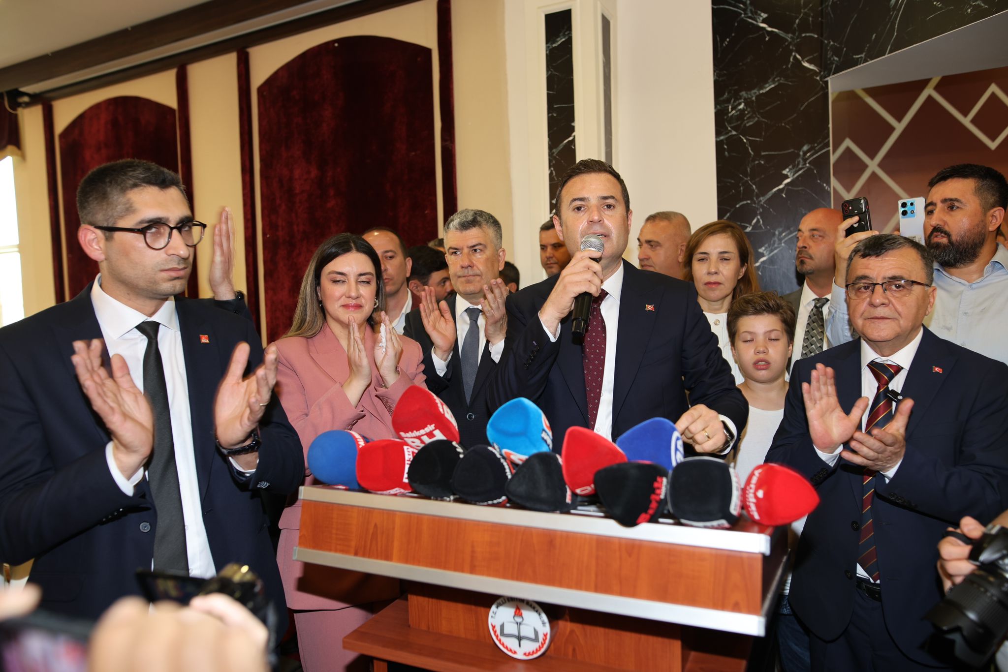 Ahmet Akın, mazbata töreninin ardından görevini devraldı