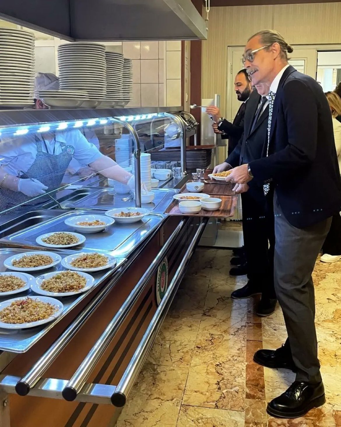 Etimesgut Belediye Başkanı Erdal Beşikçioğlu Çalışanlarla Öğle Yemeği Yedi