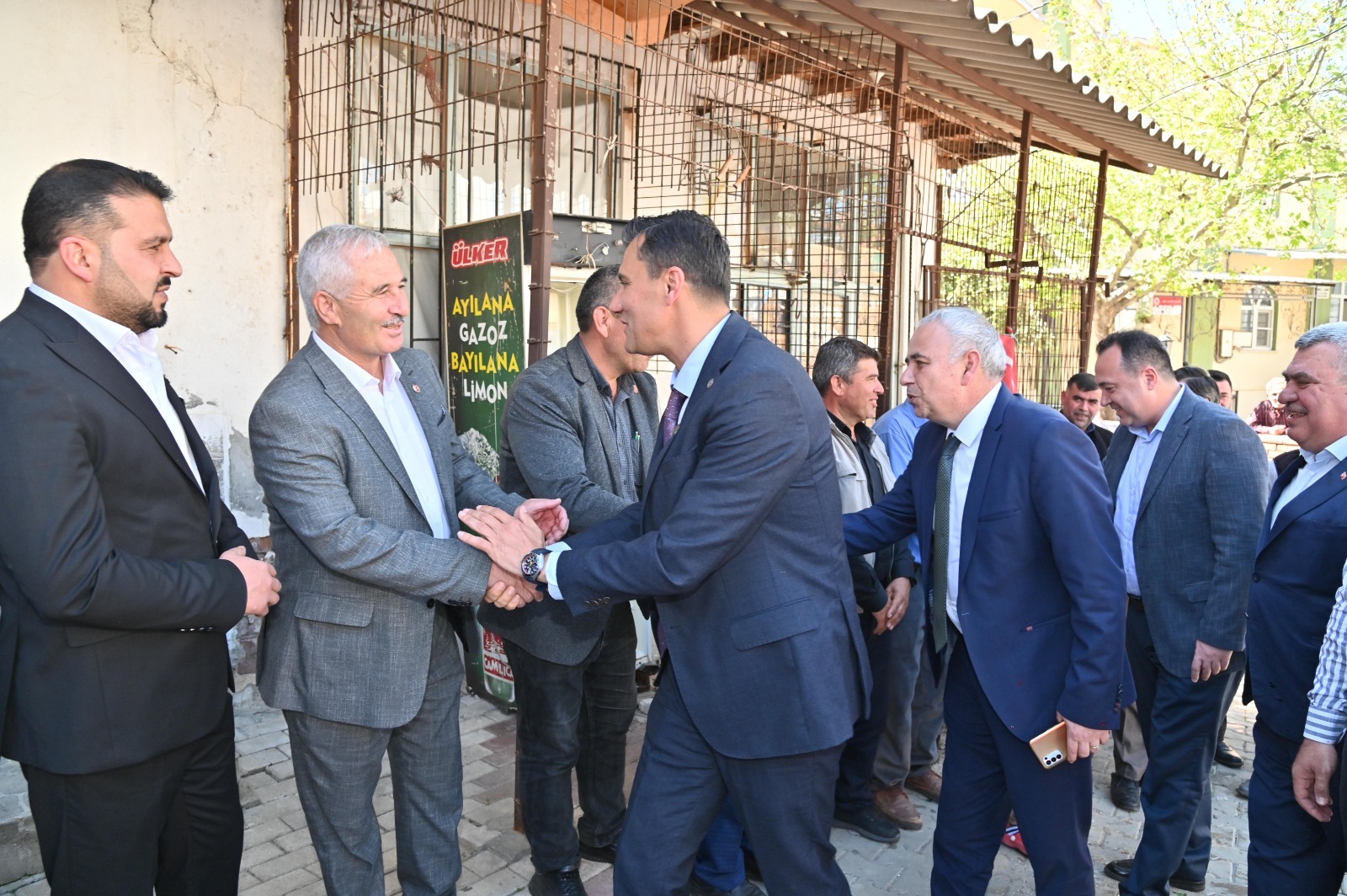 Manisa Büyükşehir Belediye Başkanı Mimar Ferdi Zeyrek, sözünü tuttu.