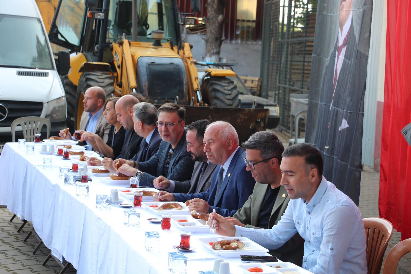 Belediye emekçilerine bayram hediyesi