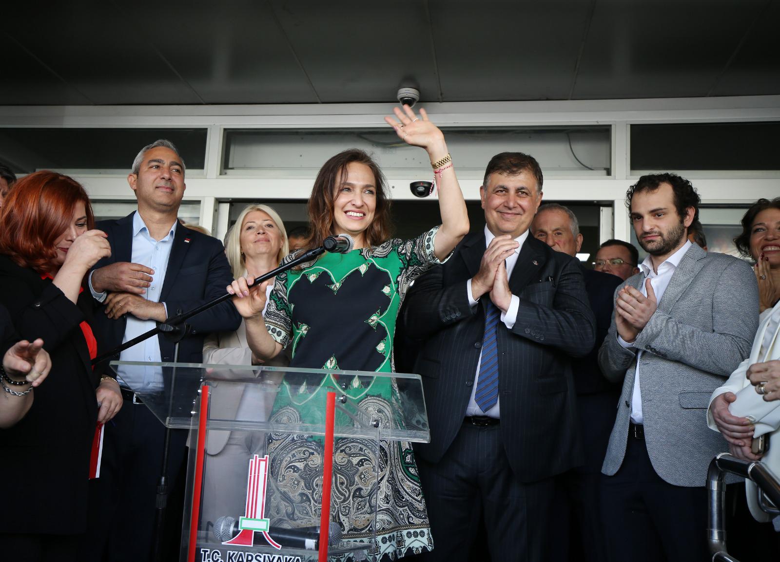 Başkan Cemil Tugay  Karşıyaka Belediyesini Yıldız Ünsal'a devretti.