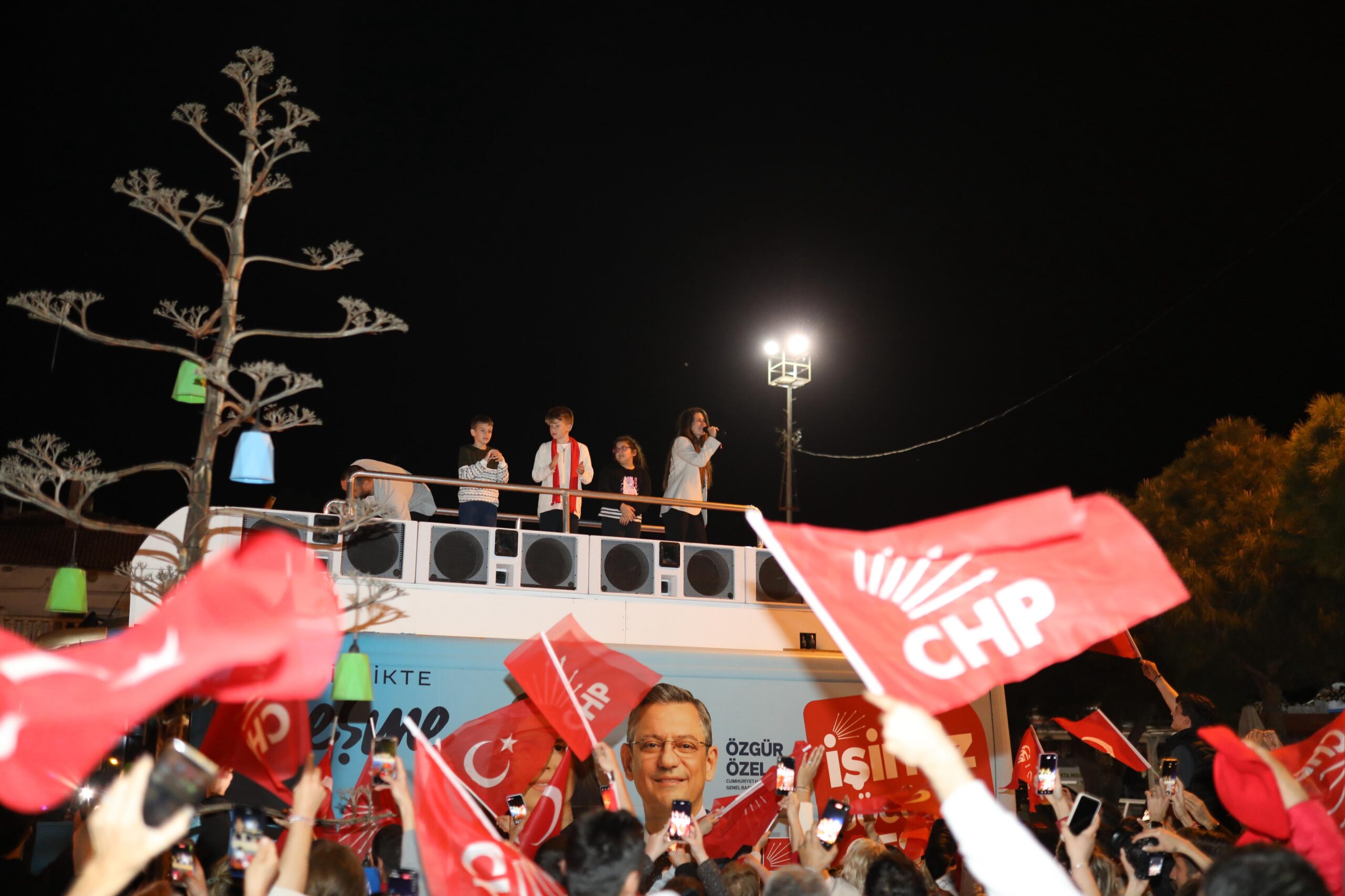 Lal Denizli Çeşme'nin yeni belediye başkanı oldu