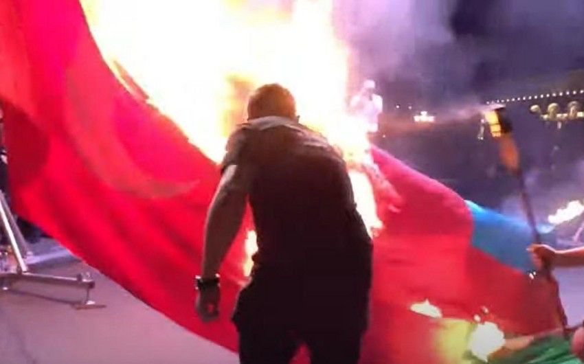 Ermenistanda Türkiye ve Azerbeycan bayraklarını yaktılar