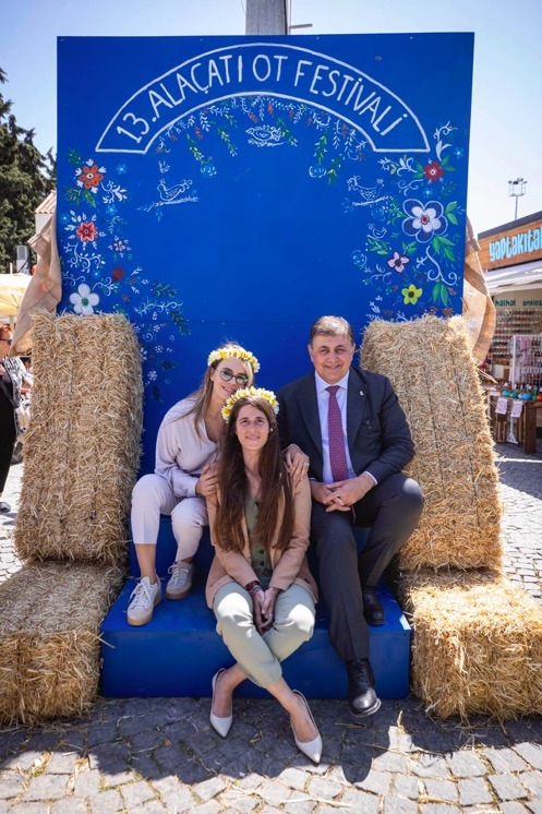 Öz’e Dönüş” konseptiyle  Alaçatı Ot Festivali büyük bir coşkuyla başladı