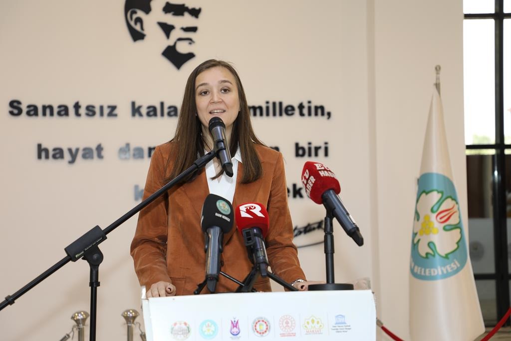 Uluslararası Mesir Macunu Festivali etkinlikleri start aldı.