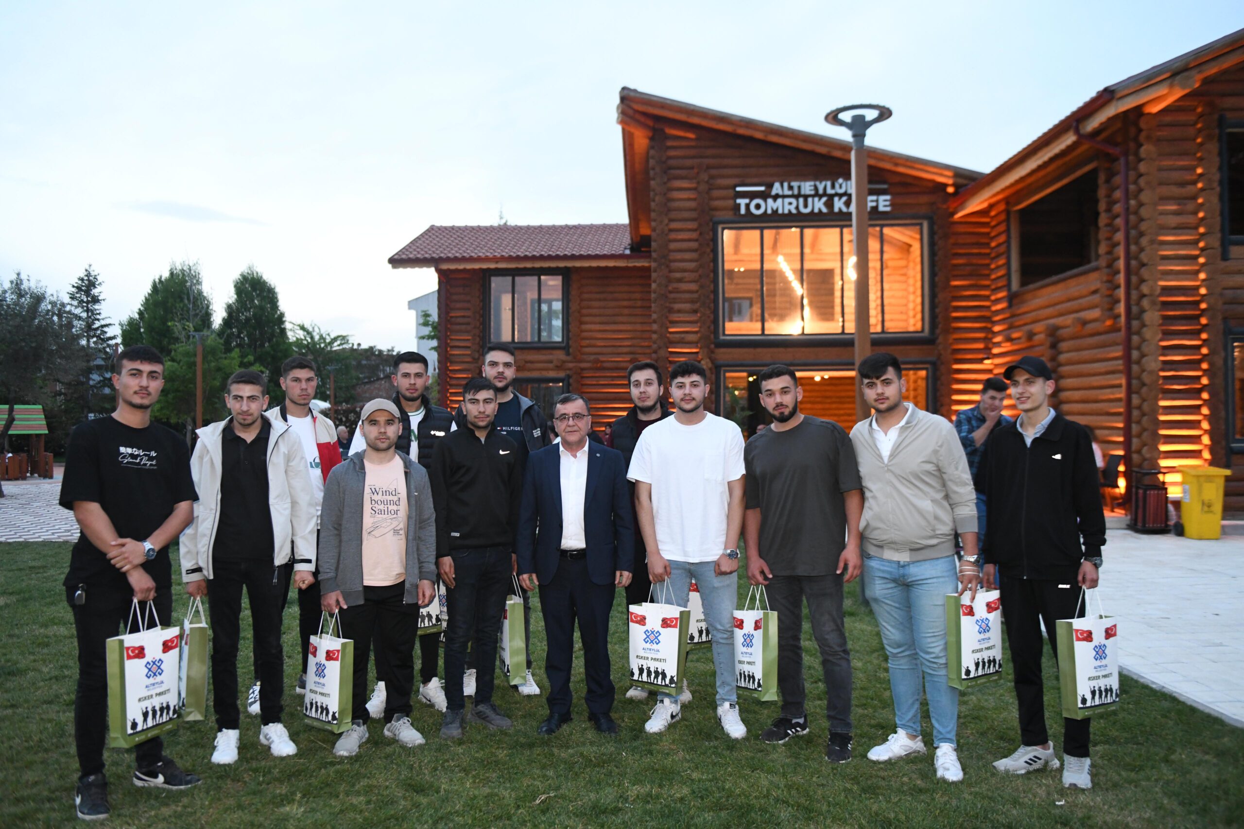 ALTIEYLÜL BELEDİYE BAŞKANI HAKAN ŞEHİRLİ: SİZLERLE BİRLİKTE OLMAKTAN GURUR DUYDUM