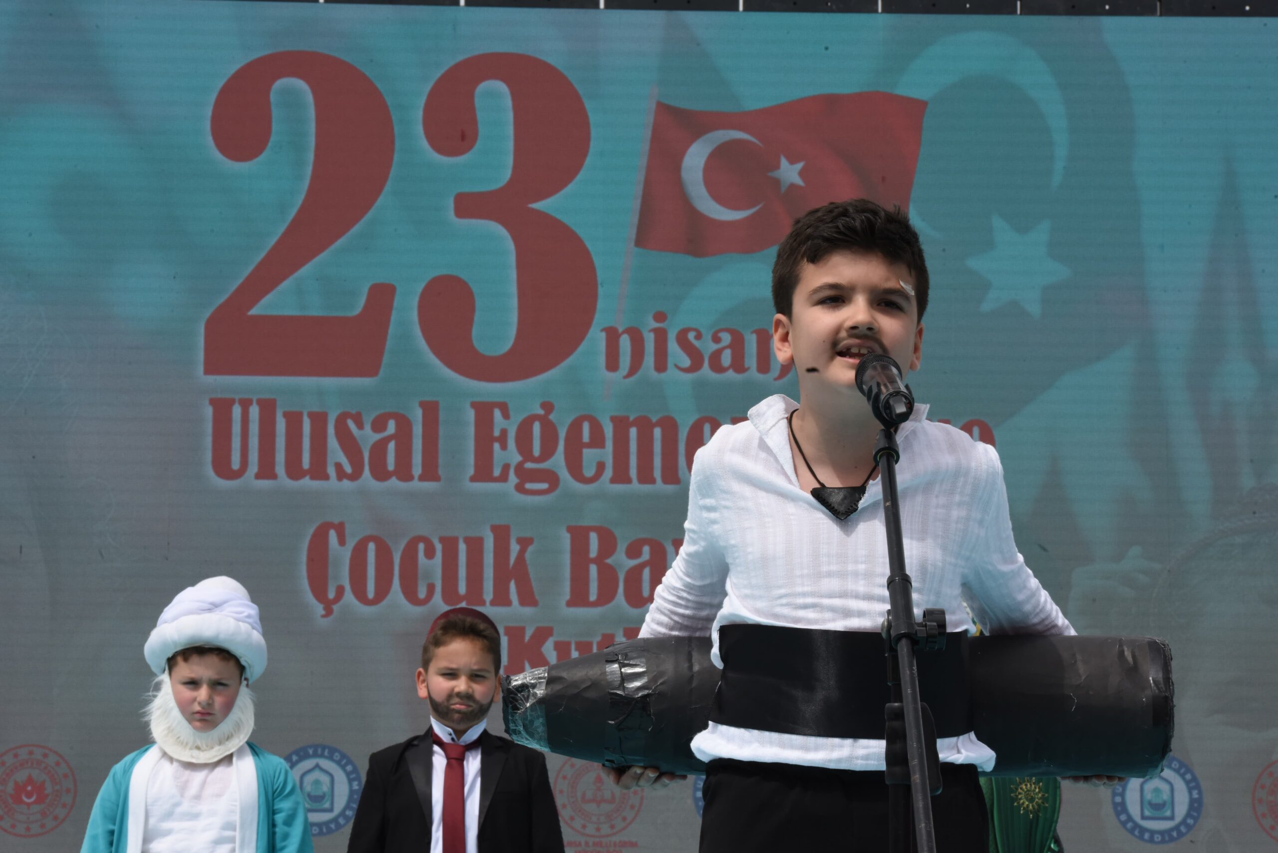  Yıldırım Belediyesi’nin, 23 Nisan Ulusal Egemenlik ve Çocuk Bayramı kutlamaları kapsamında Bayrak Alanı’nda hazırladığı etkinliklerle çocuklar doyasıya eğlendi. 