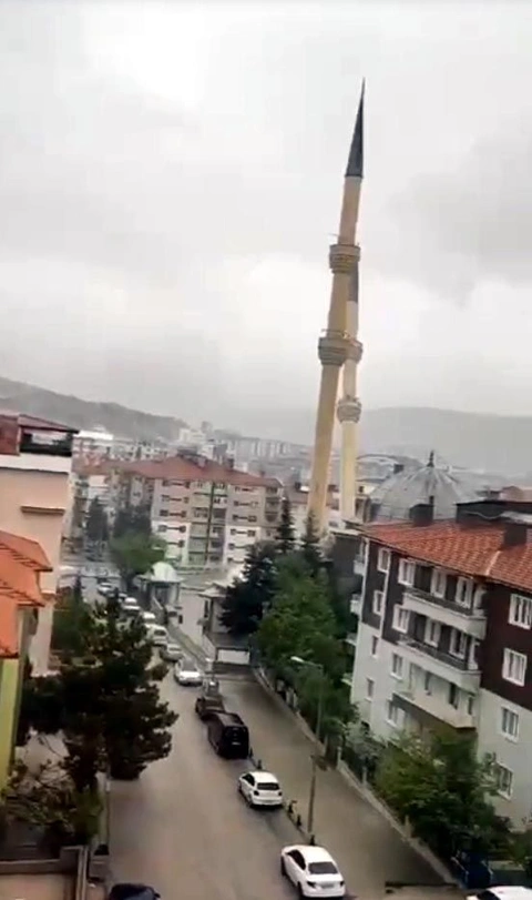 Çankırı Bademli Camii’nin minaresi devrildi