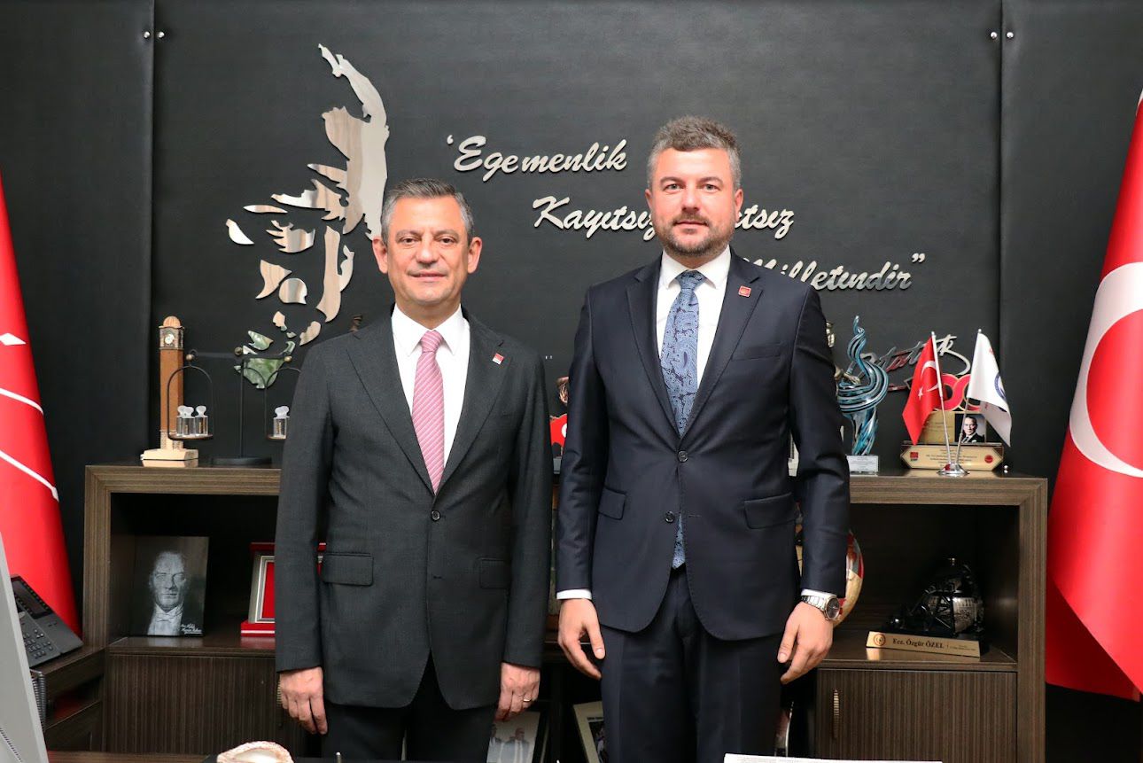 Buca Belediye Başkanı Görkem Duman, Cumhuriyet Halk Partisi (CHP) Genel Başkanı Özgür Özel’i makamında ziyaret etti.   