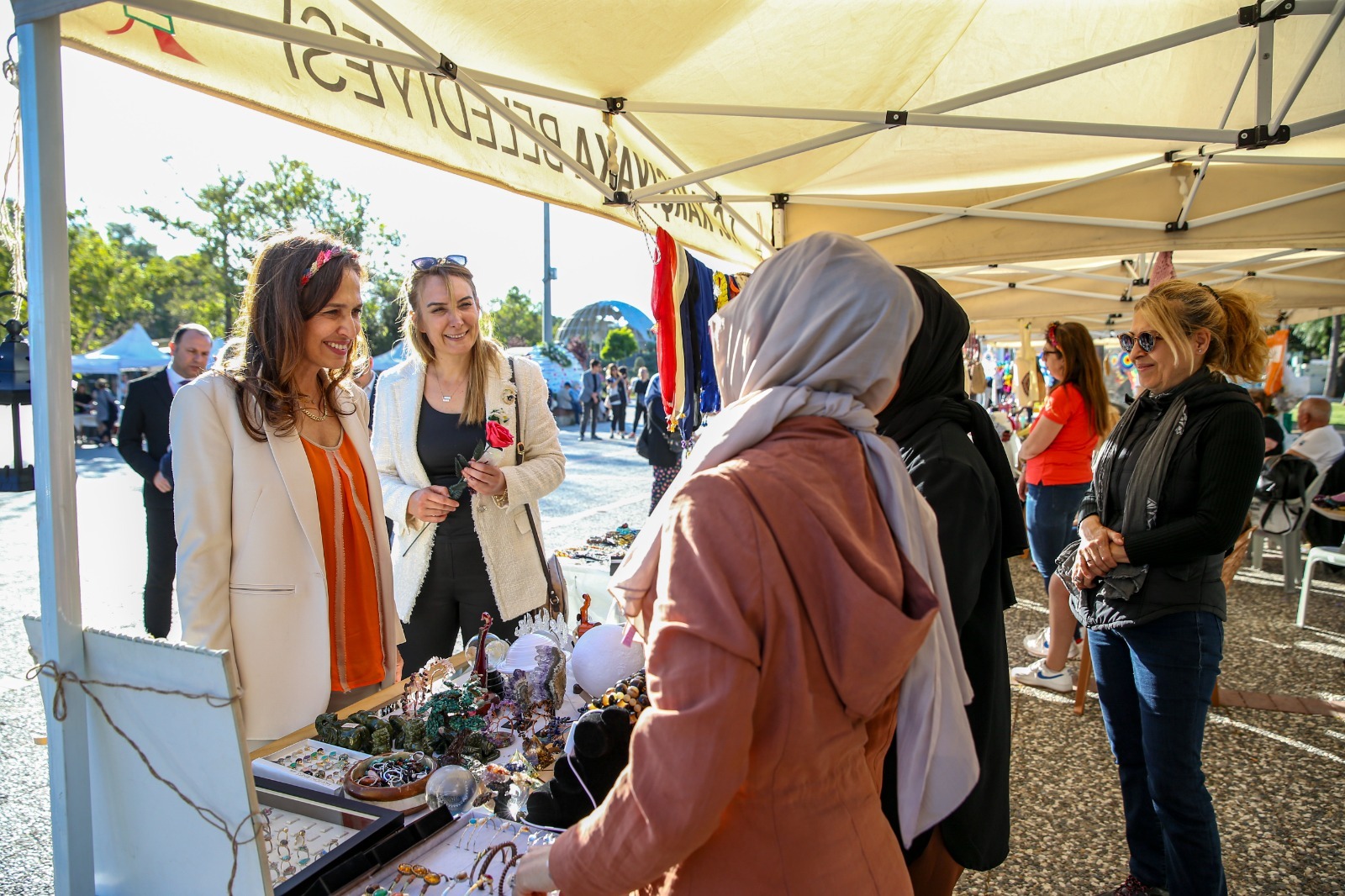 Karşıyaka’da ‘Anneler Günü El Emeği Pazarı’ açıldı