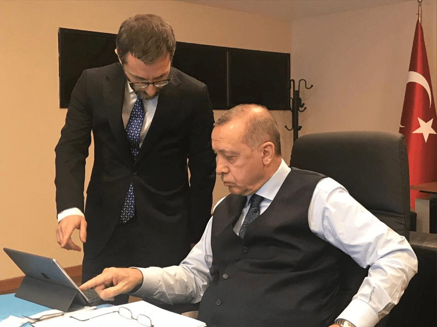 Cumhurbaşkanı Erdoğan, AK Parti’yi Yıpratan 14 Troll Hesabın Faaliyetlerine Son Verilmesi Talimatı Verdi