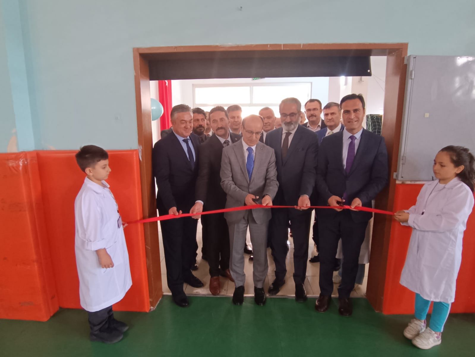 Kaymakam Tahsin Kurtbeyoğlu, Şentepe Şehit Mahmut Özdemir İlkokulu'nda Bilim Şenliğine Katıldı