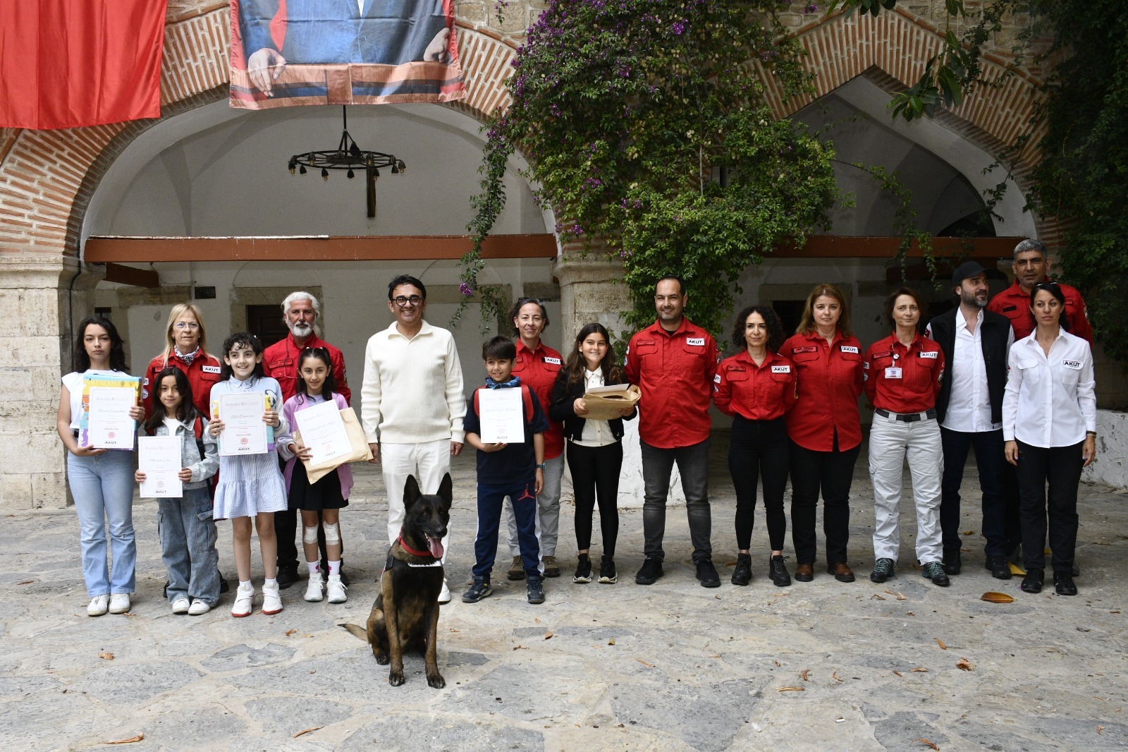 ‘Haydi Gençler, Haydi Çocuklar AKUT ile El Ele’ yarışmasının ödülleri sahiplerini buldu.