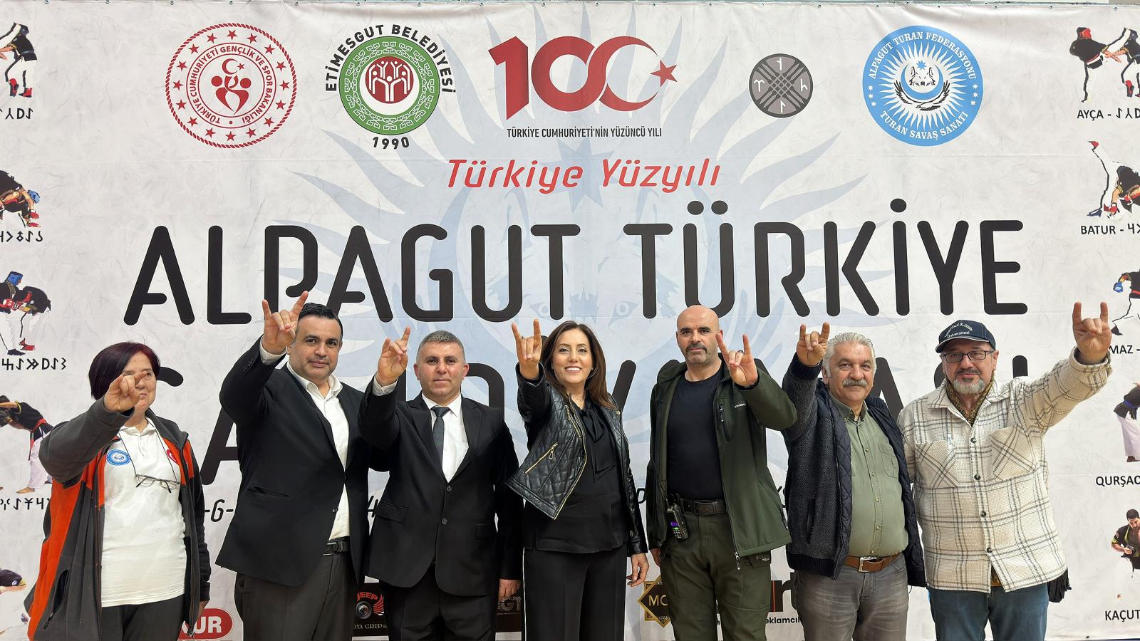 Alpagut Turan Federasyonu Turan Savaş Sanatı hakem ve antrenör semineri düzenledi