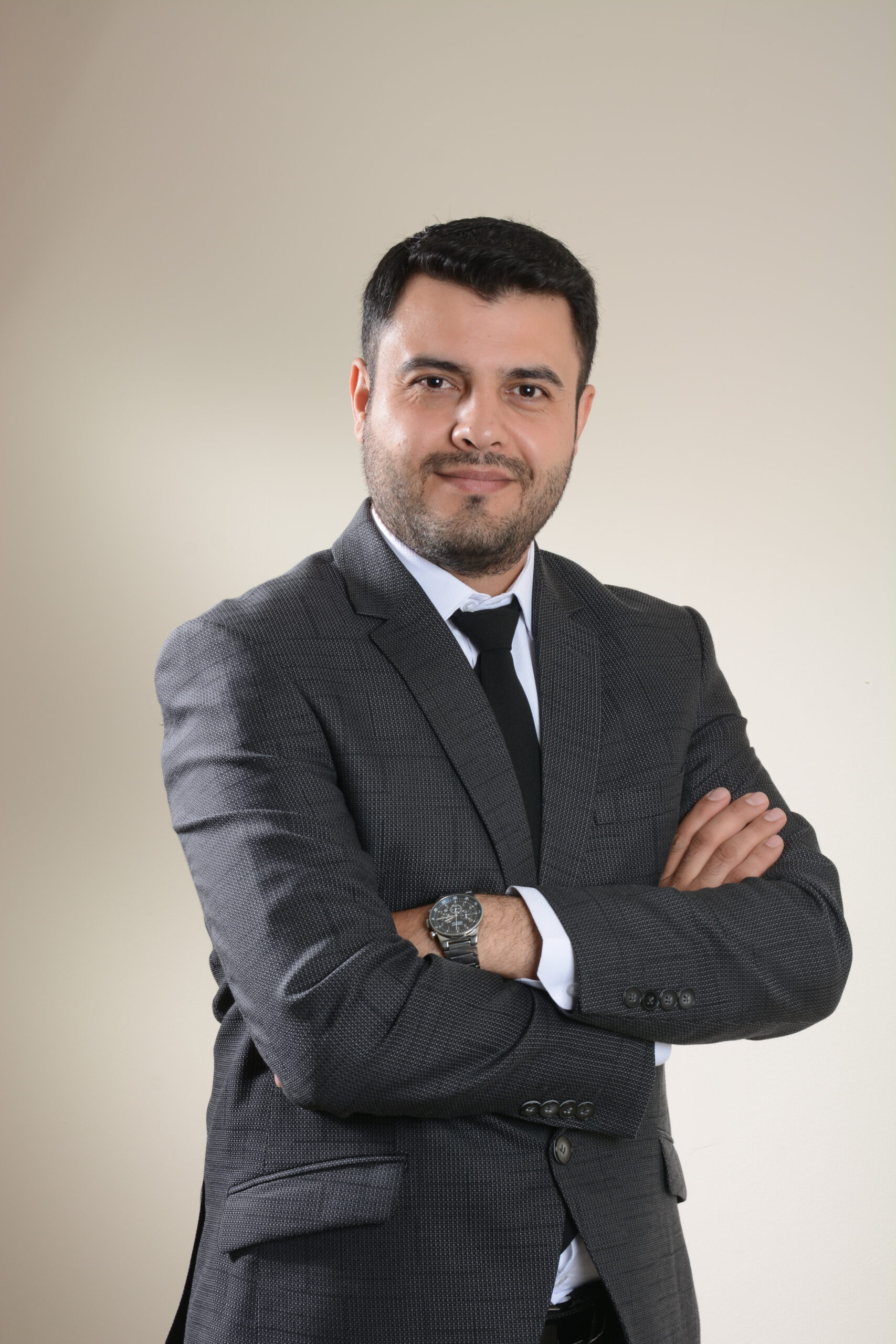 İzmir Elbiseciler ve Benzerleri Esnaf Odası başkanlığı için, çıraklıktan başlayıp halen esnaflık yapan Fatih Kıraç adaylığını açıkladı.