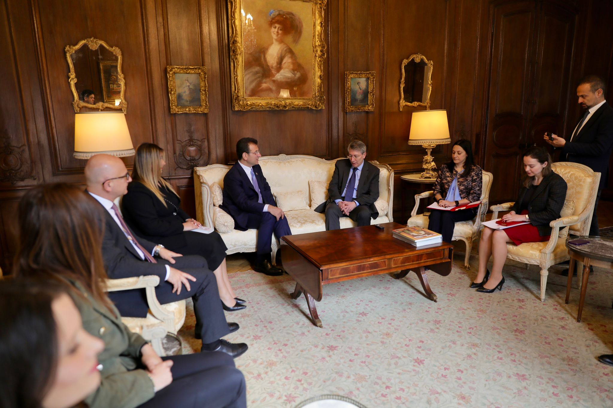 İMAMOĞLU PARİS’TE ÖNCE BÜYÜKELÇİMİZİ, SONRA BELEDİYE BAŞKANI HİDALGO’YU ZİYARET ETTİ