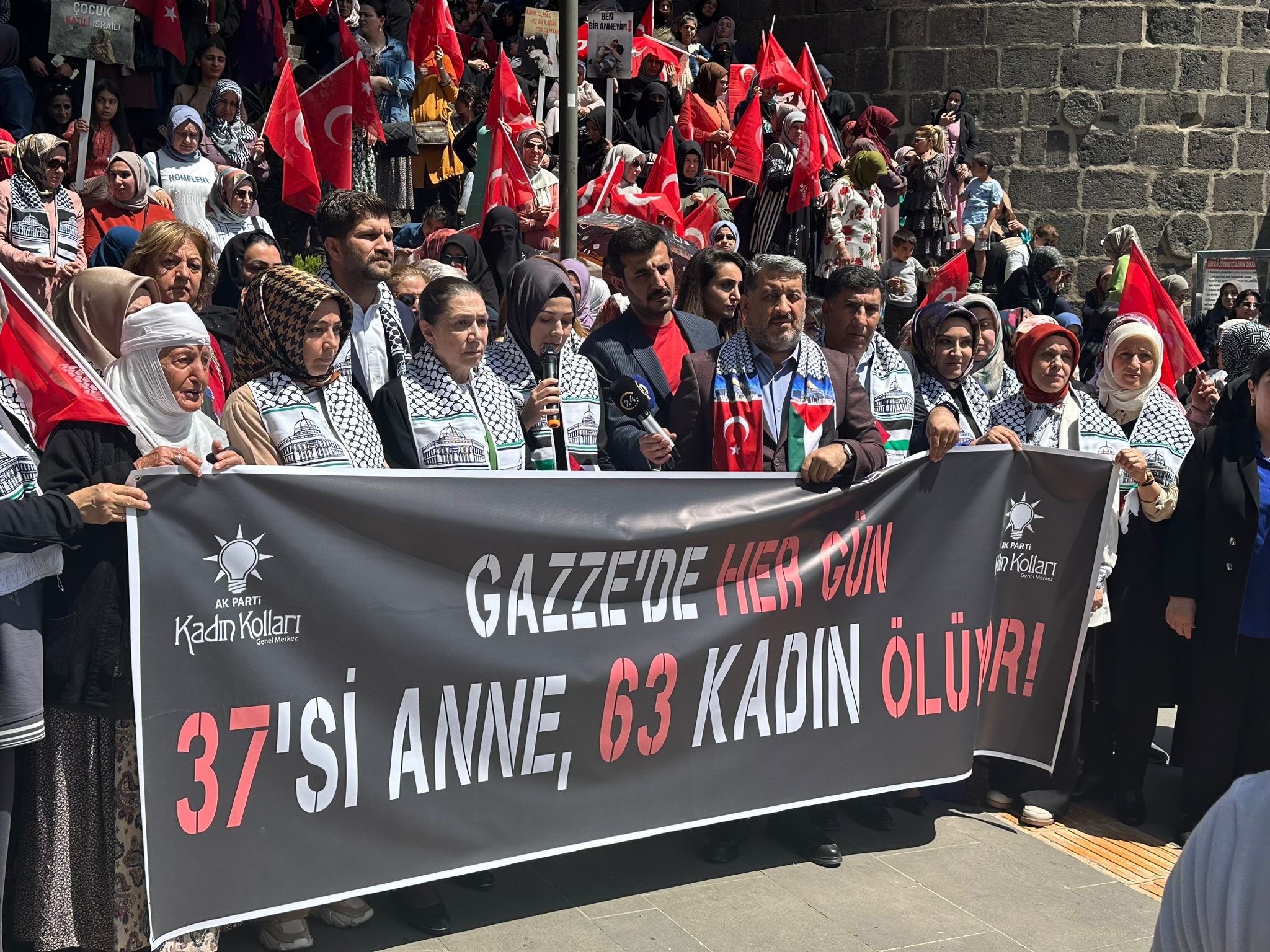 AK PARTİ DİYARBAKIR TEŞKİLATI'NDAN ANNELER GÜNÜ İÇİN BASIN AÇIKLAMASI