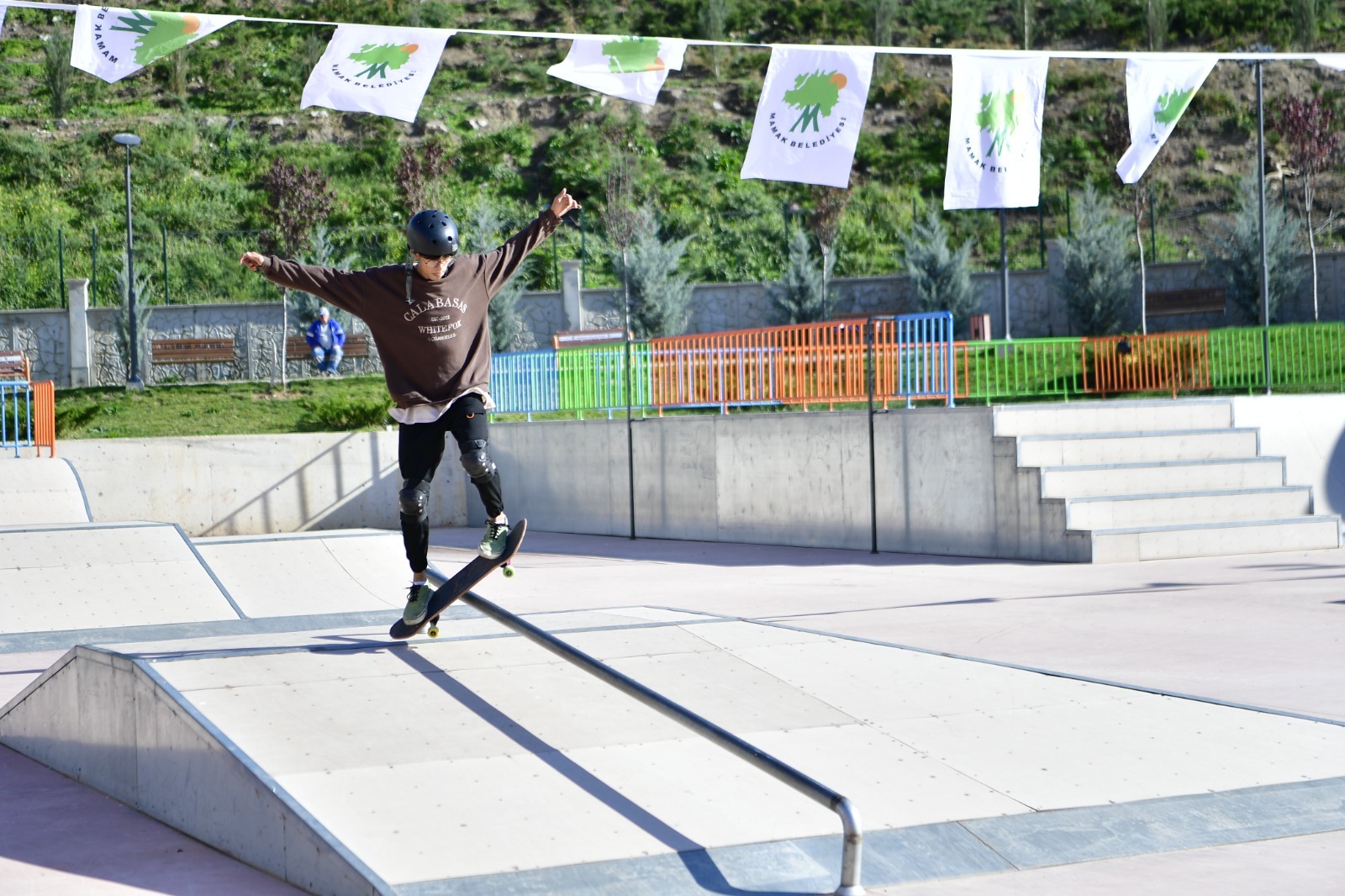 Mamak’ta spor tesisleri elden geçiriliyor Spor Tesislerine sezonluk bakım