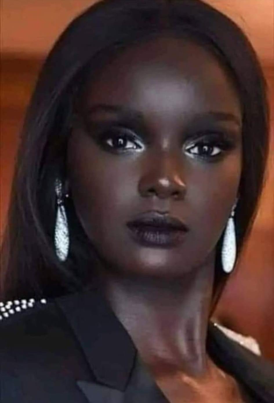 KARANLIĞIN KRALİÇESİ