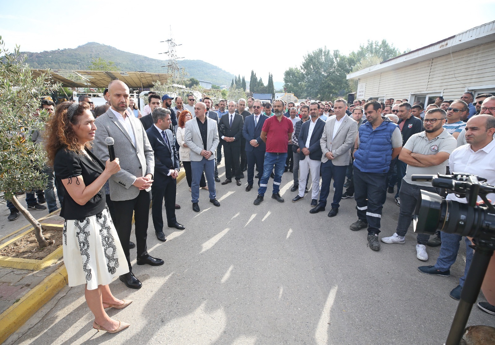 Başkan Ünsal işçilerle buluştu:     “Bana güvenin. Zor günleri dayanışmayla aşacağız!”