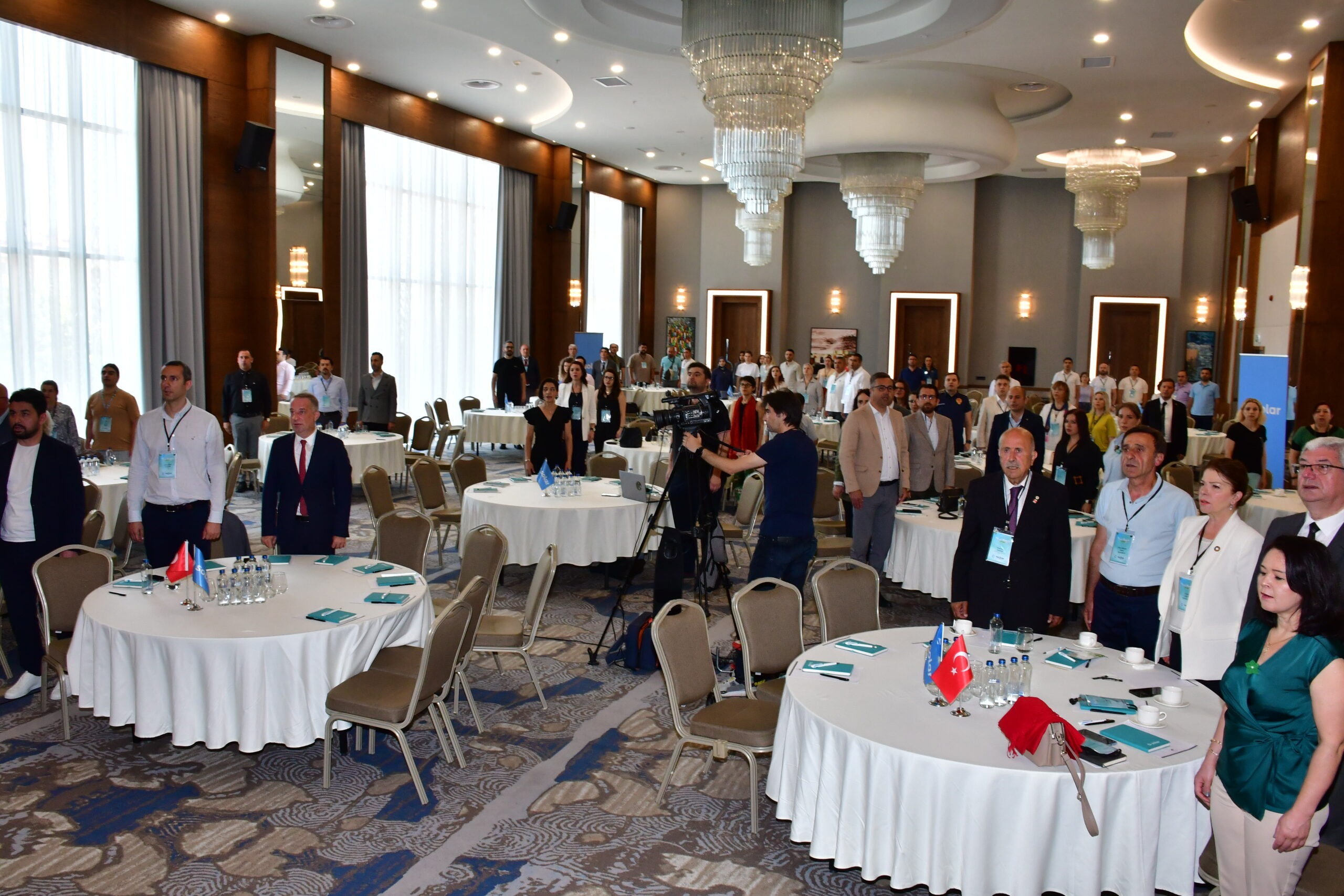 Manisa Büyükşehir Belediyesi tarafından düzenlenen daha yeşil ve temiz bir gelecek amacıyla 3 gün sürecek olan 1. Yeşil Manisa Zirvesi başladı.