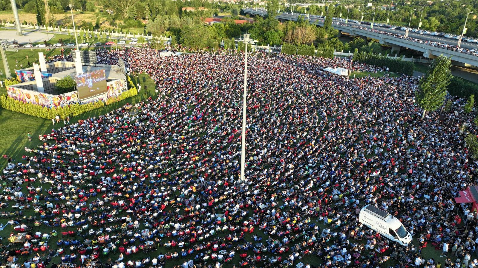 Ankara Büyükşehir Belediyesi’nin Dev Ekranlarında Türkiye - Portekiz Maçı Heyecanı