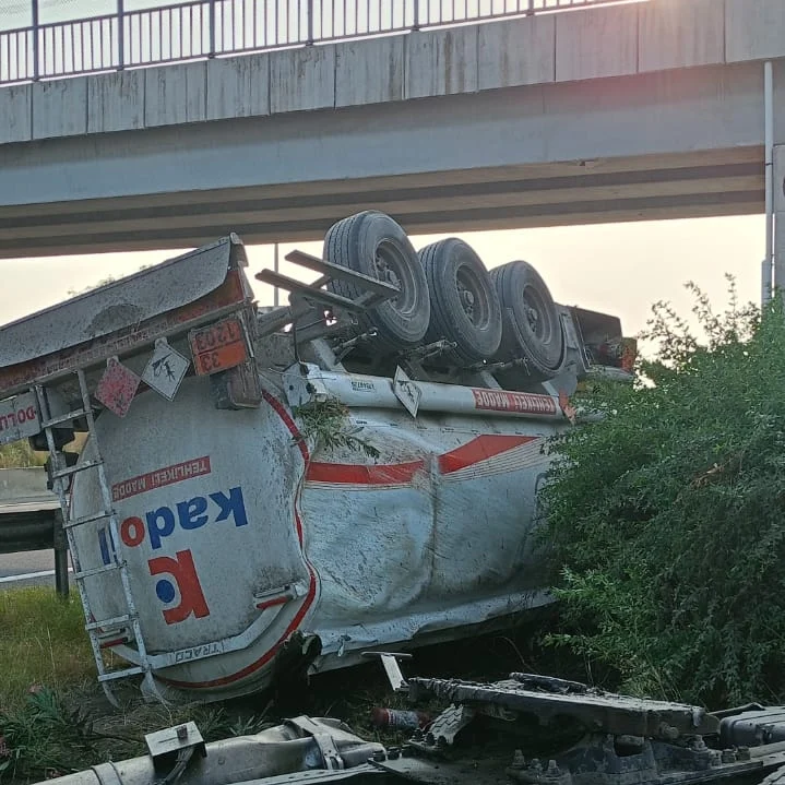 Otoyolda Tır Kazası!