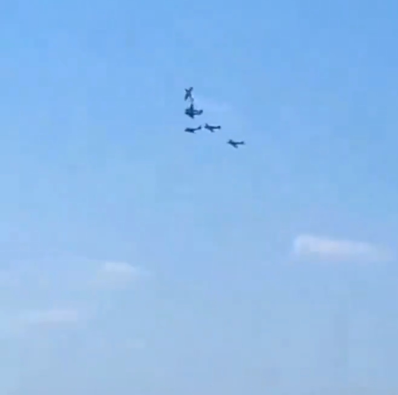 Portekiz’de Hava Gösterisinde Kaza: 2 Uçak Çarpıştı, En Az 1 Pilot Hayatını Kaybetti