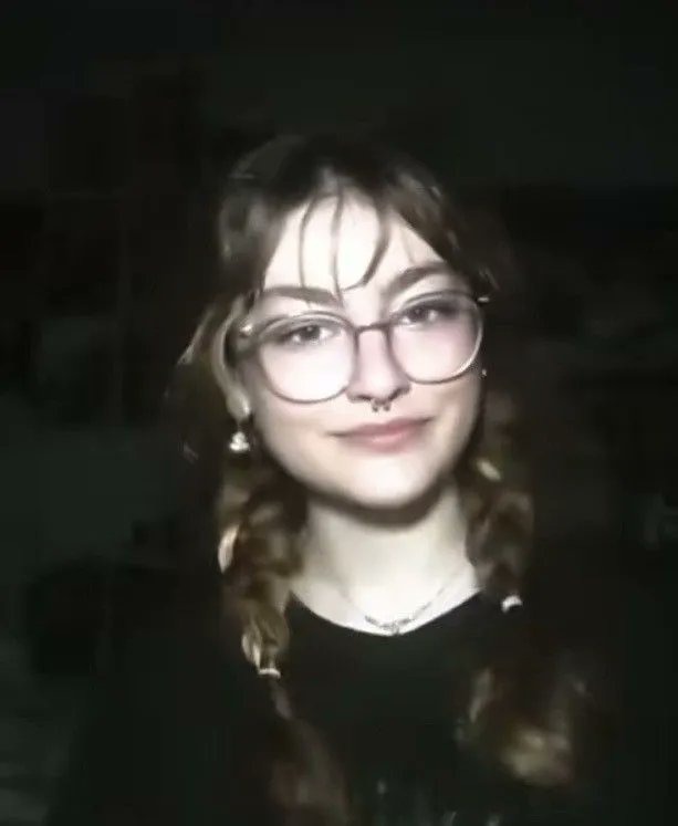 İzmir’de Korkunç Cinayet: 15 Yaşındaki Kız, Eski Sevgilisi Tarafından Bıçaklanarak Öldürüldü