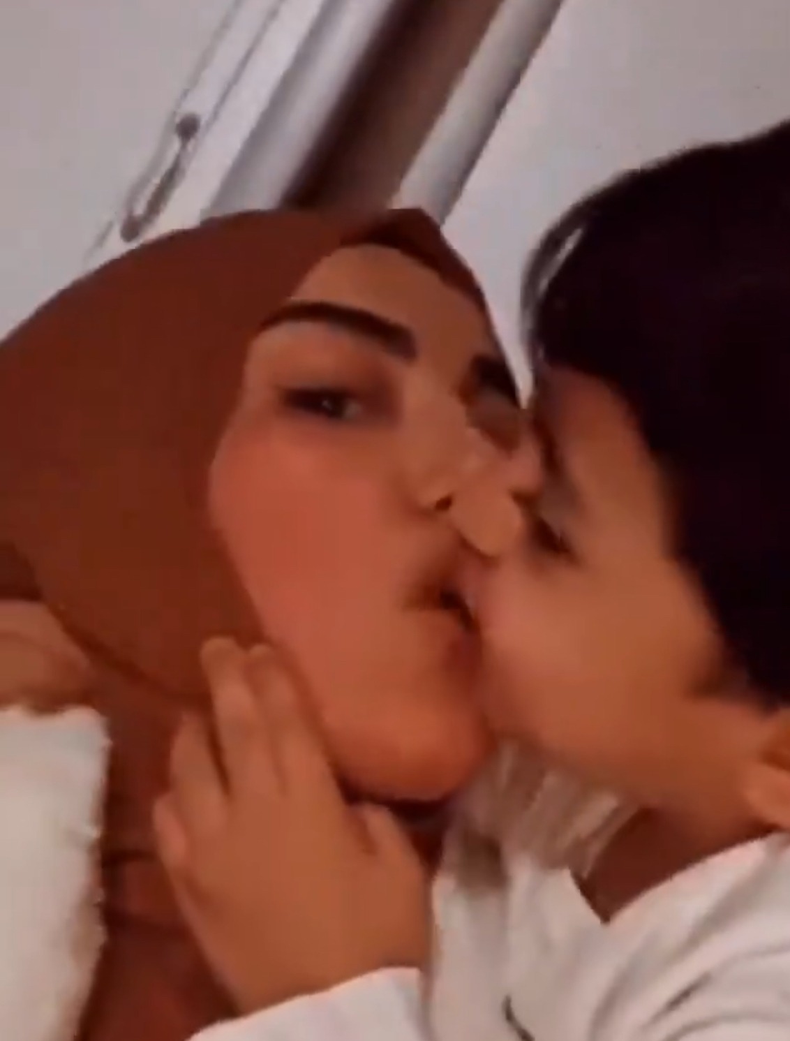 Duygu Özgül Pedofili ve Sapkınlık Suçlamasıyla Tutuklandı