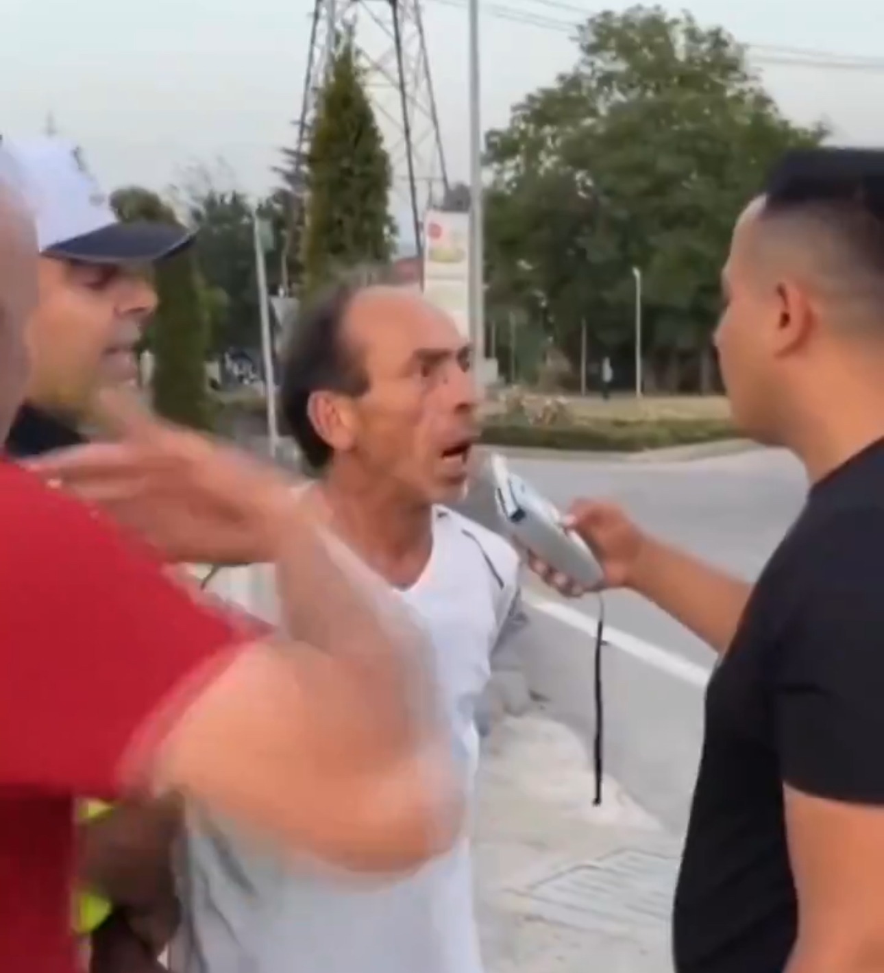 Bolu’da Alkollü Sürücü Yol Kenarında Tuvaletini Yaptı, Ehliyetine El Konuldu