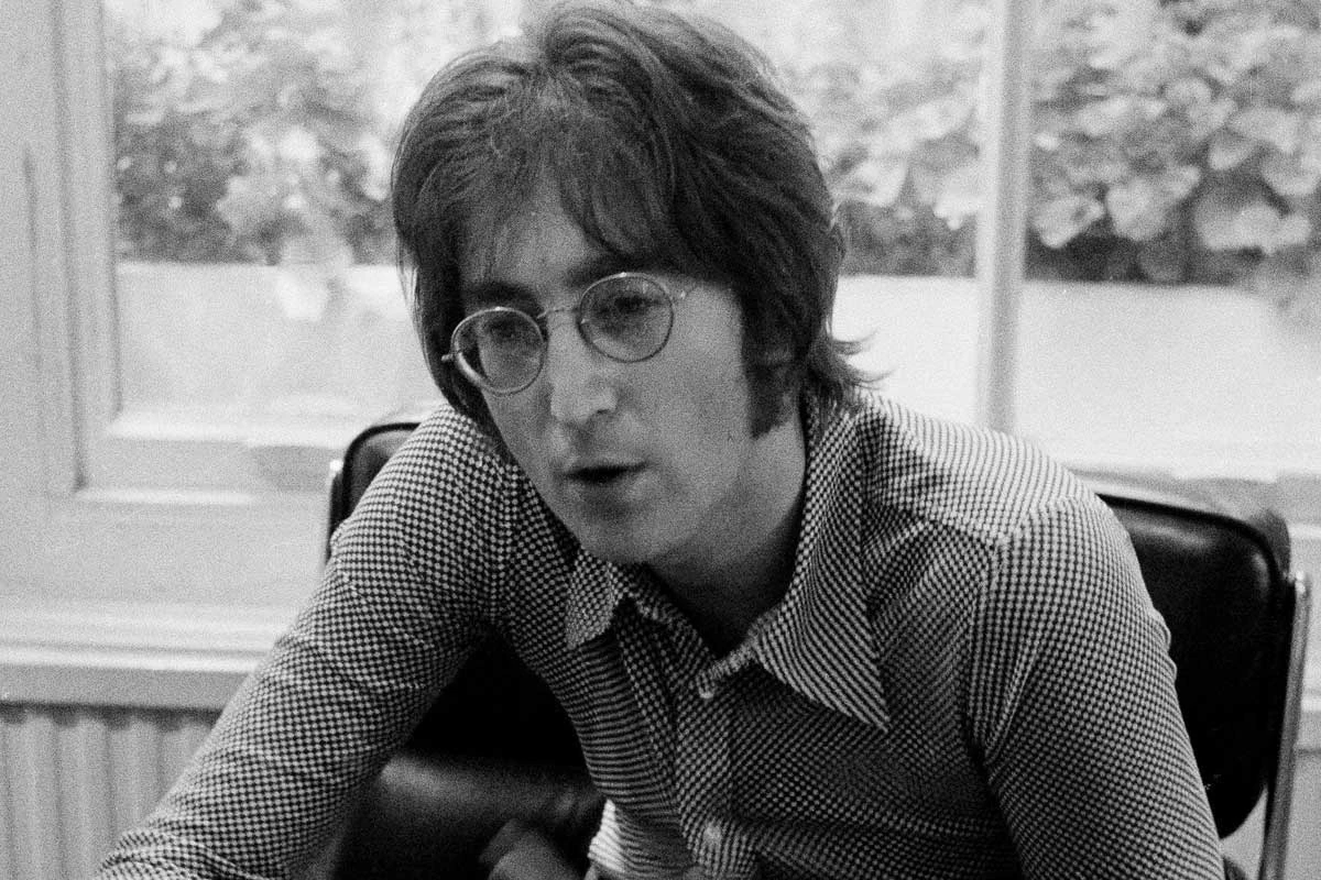 John Lennon'ın Kayıp Gitarı Rekor Fiyata Satıldı