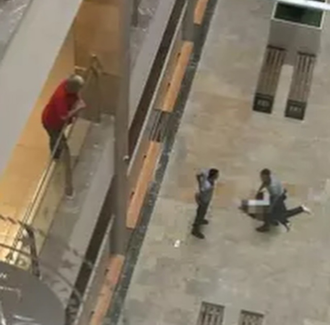 Adliyede İntihar Etti!