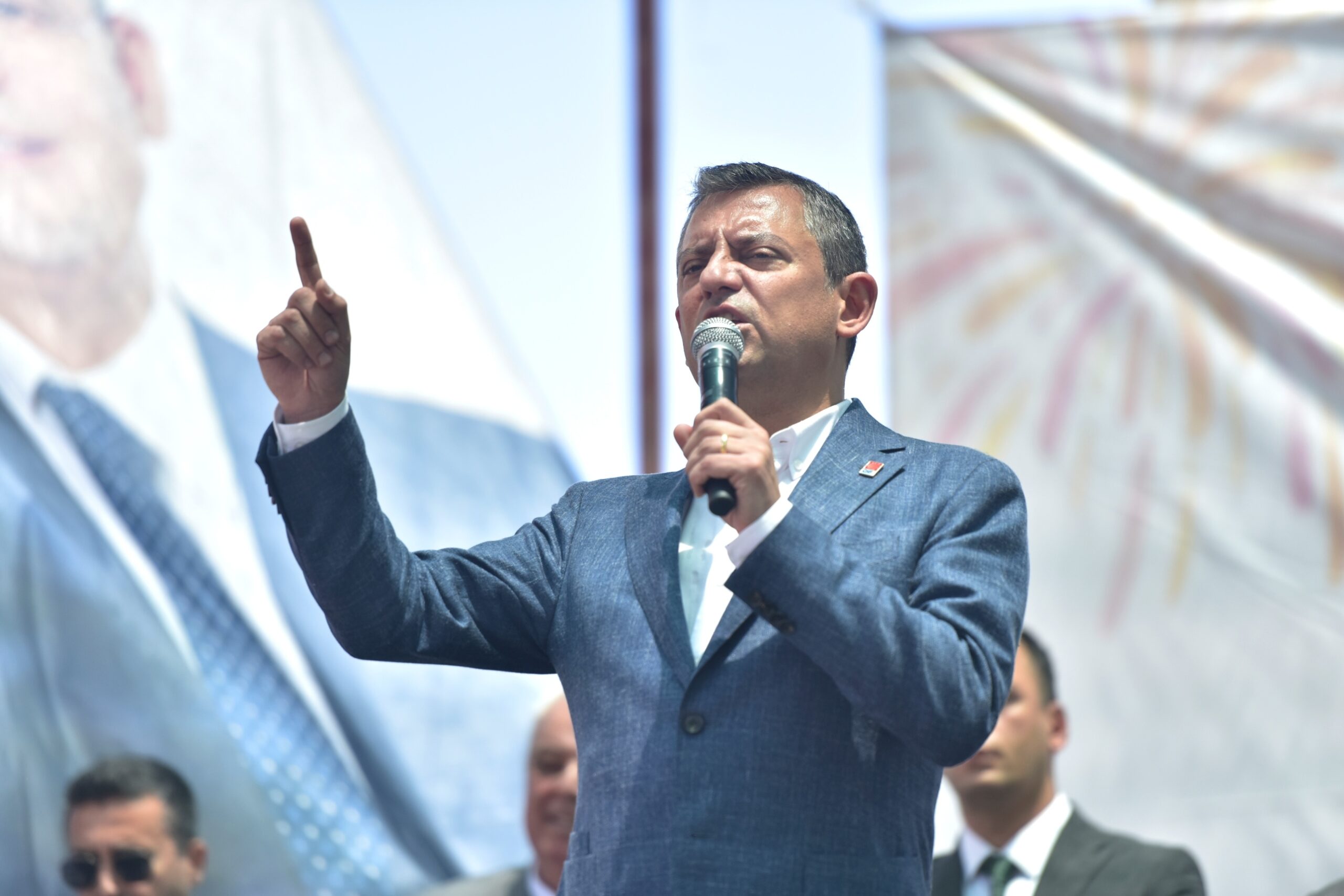 Eşki’ye ‘Özel’ övgü