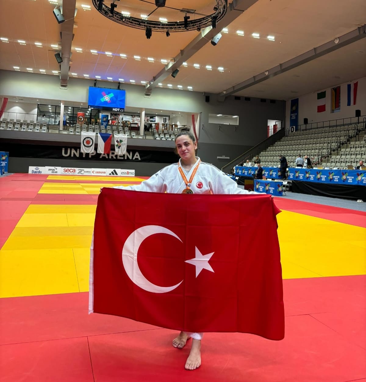 SÜMEYYE KAYA ÇEKYA'DA AVRUPA KUPASI ŞAMPİYONU OLDU