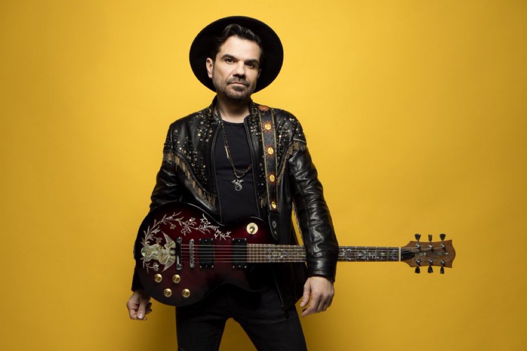 Teoman'ın İkonik Gitarı Rekor Fiyata Satıldı: 466 Bin TL!